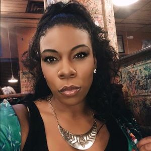 Meet your Posher, Monique